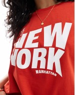 regular fit t-shirt with New York graphic in red