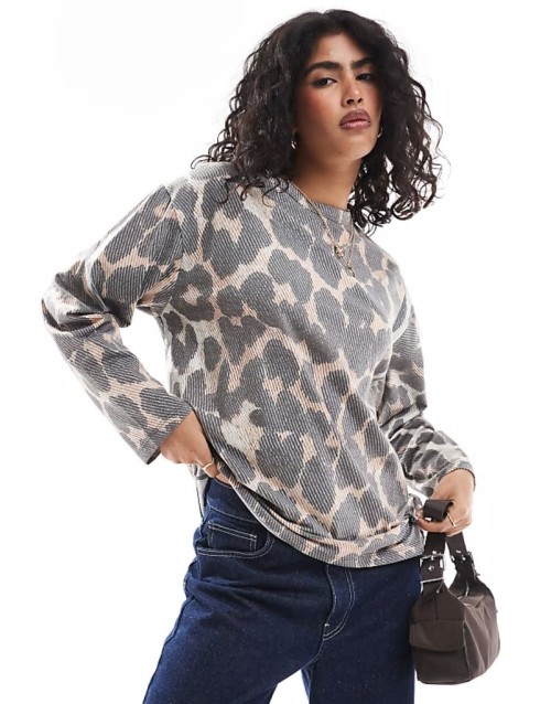 long sve skater tee in leopard print