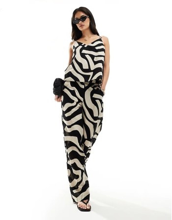 linen touch double strap cami top and trouser co-ord in abstract mono