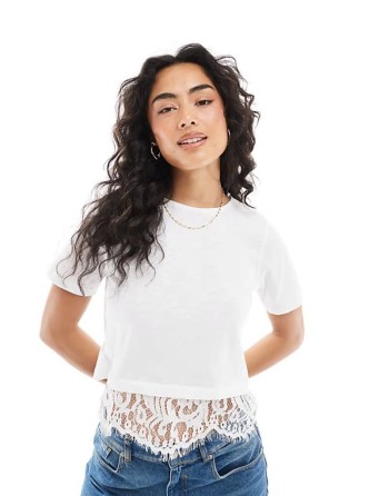 scallop hem lace underlay t-shirt in white
