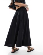 poplin midi skirt in black